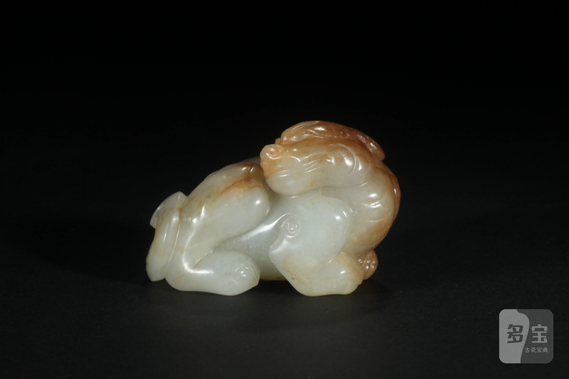 清 白玉圆雕卧兽把件